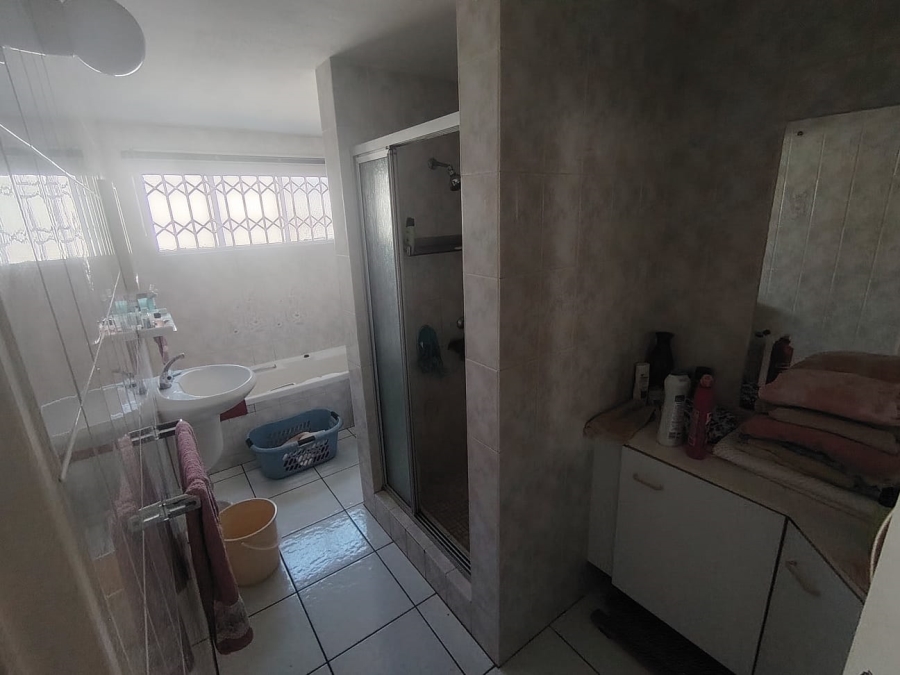 4 Bedroom Property for Sale in Wavecrest Eastern Cape